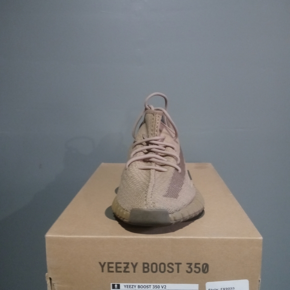 YEEZY BOOST 350 V2 **100% AUTHENTIC*** - Picture 7 of 8